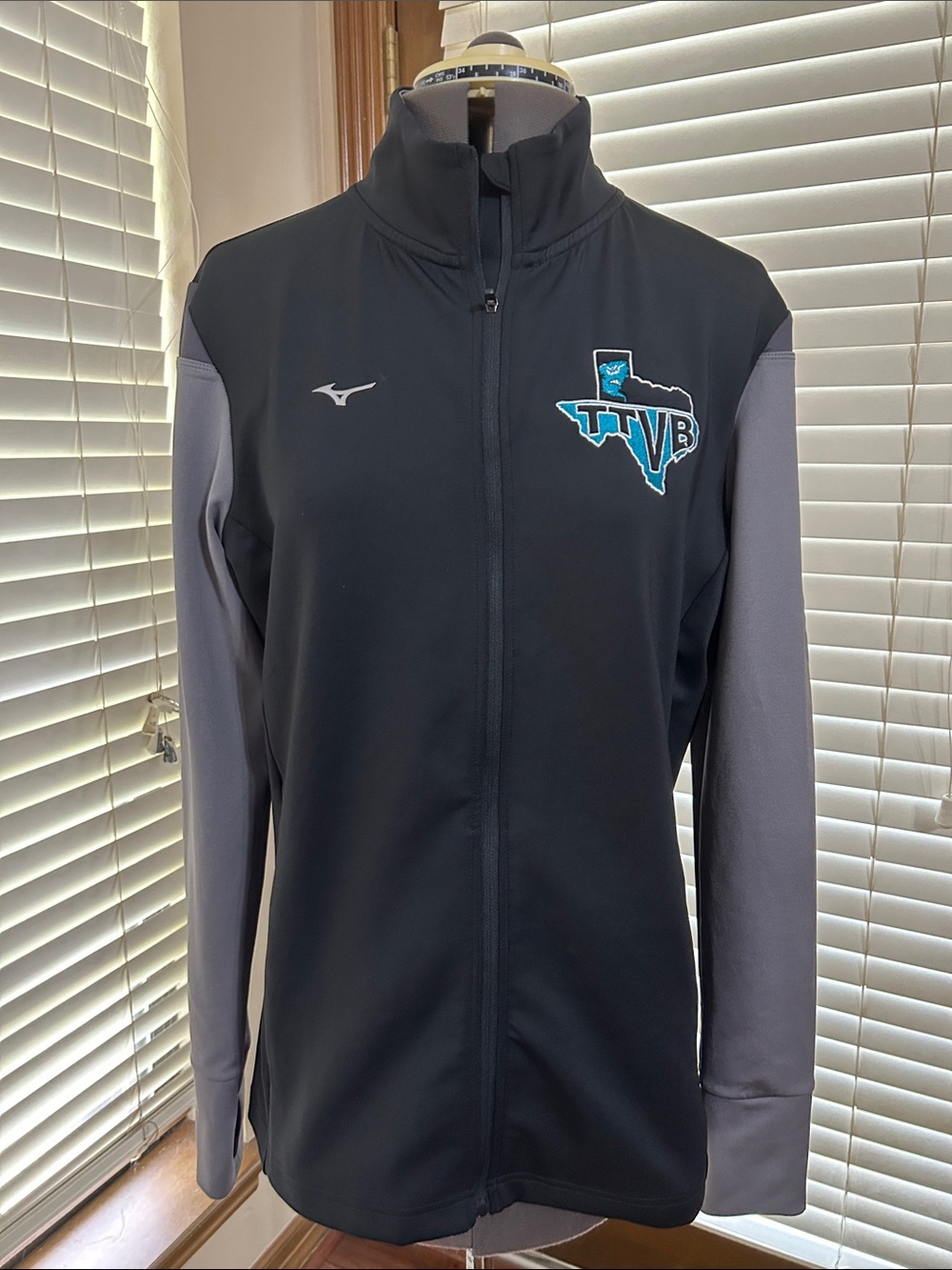 Mizuno Performance Black Jacket with Gray Sleeves and TTVB Texas Patch Large